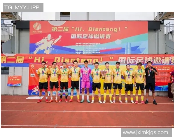 足球巨星同框合影集锦展现绿茵场上的荣耀与友谊